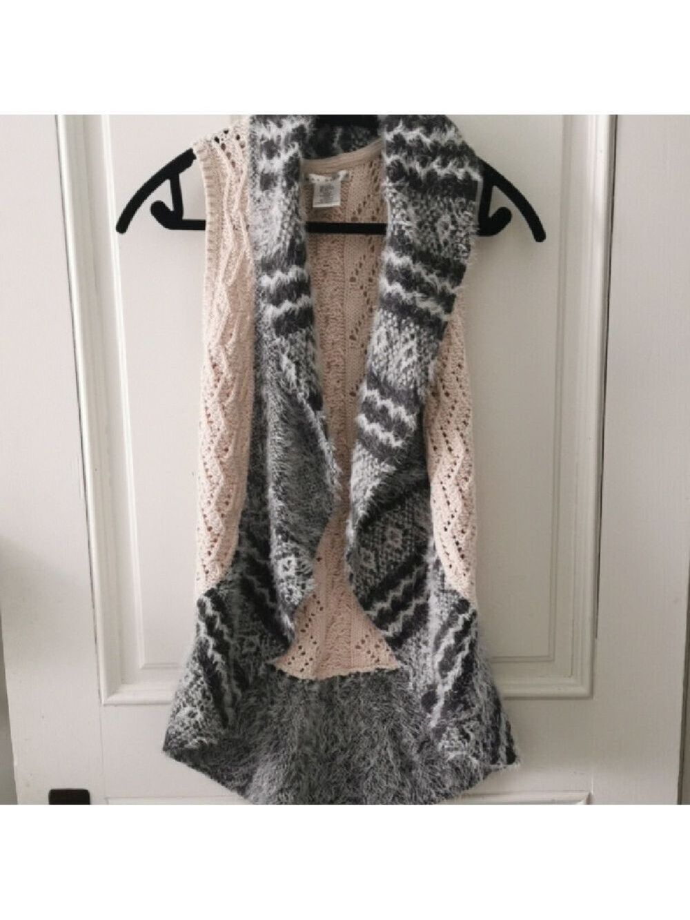 Max Studio Girls crochet cozycore boho style open vest. Size 14.